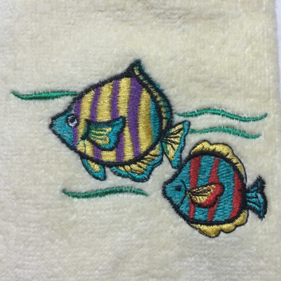Vintage Avanti Tahiti Fish Embroidered Fingertip Towel 100% Cotton 1978 NWT - Picture 2 of 9